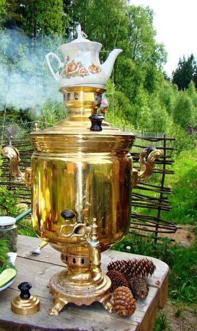 Жетілген түкті кисканың куннилингус Ағасымен, әпкесімен және анасымен үйдегі порно көру